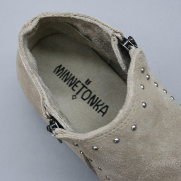 Minnetonka Ladies 9 Taupe Suede Double Side-zip - Picture 7 of 12